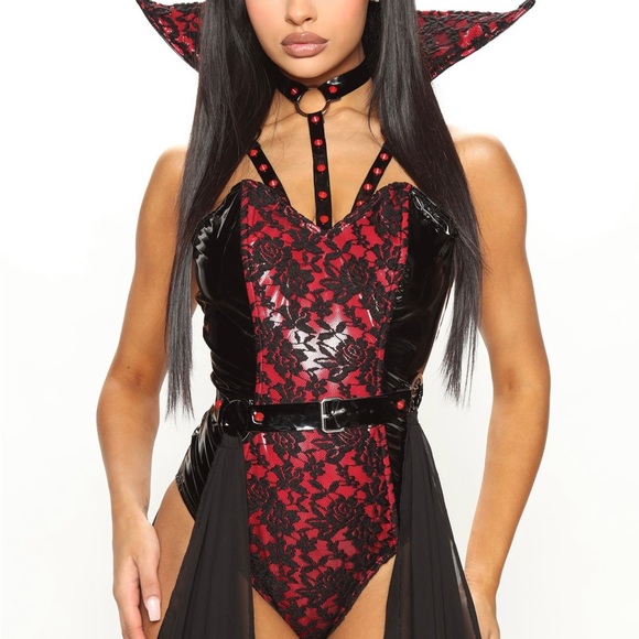 Vampire 🔥 piercing beauty sexy costume Fashion Nova Halloween Roma - Picture 4 of 13